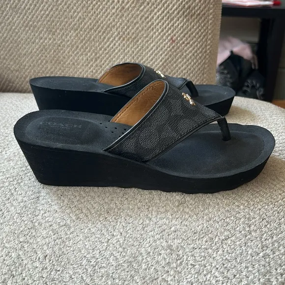 ▪️Coach Monogram Wedge Sandals