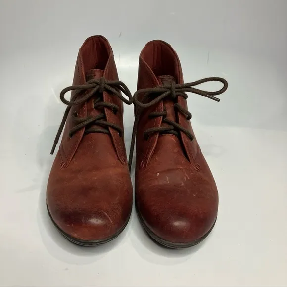 Cobb Hill leather ankle boots reddish color size 9