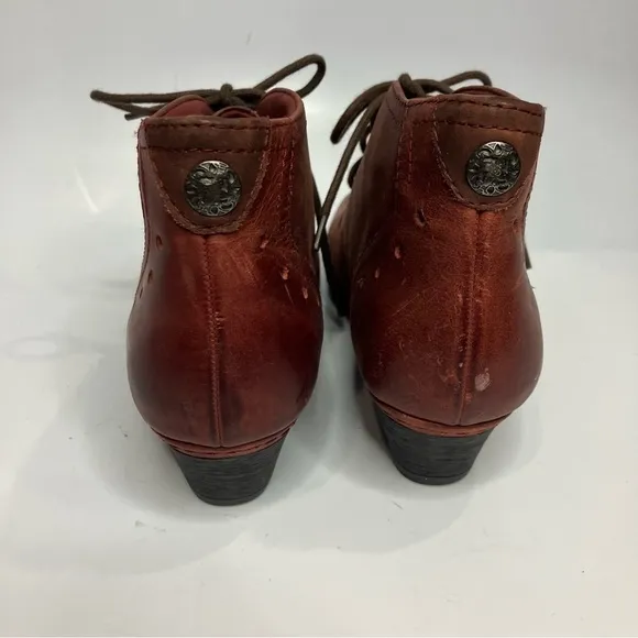 Cobb Hill leather ankle boots reddish color size 9