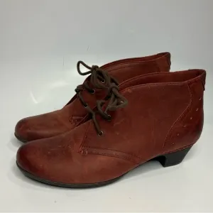 Cobb Hill leather ankle boots reddish color size 9