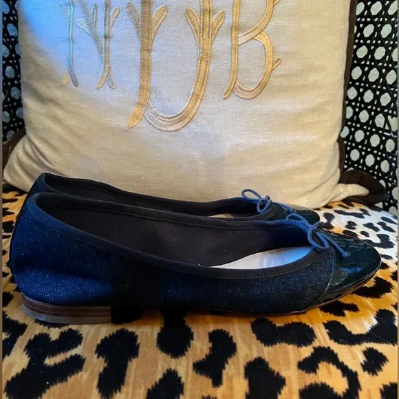COLE HAAN Blue Denim Ballet Flats with Patent Leather Cap Toe Bow Accent Navy