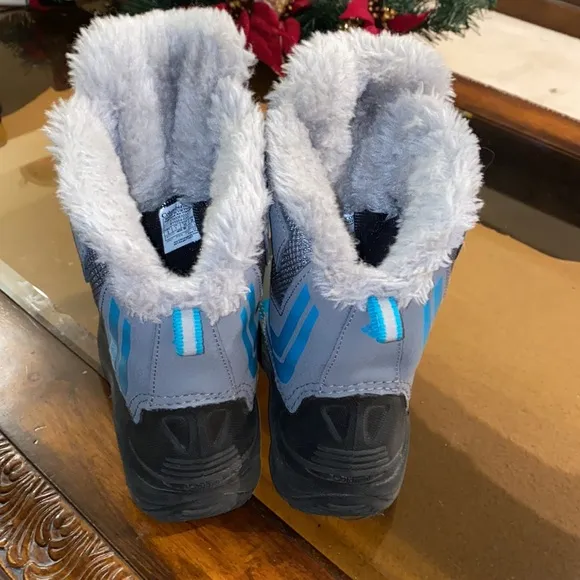 Columbia Kids Snow Boots. Size 2