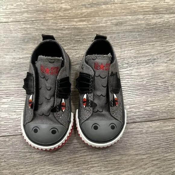 Converse Toddler Limited Edition Dragón Slip On Gray Fire Shoes Size 4
