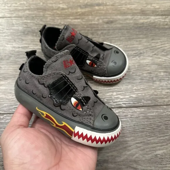 Converse Toddler Limited Edition Dragón Slip On Gray Fire Shoes Size 4