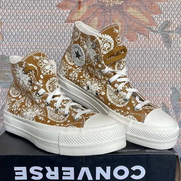Converse WMNS 572541CCTAS LIFT HIWHEAT/EGRET/BLACK SNEAKERS - PLATFORMS