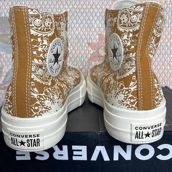Converse WMNS 572541CCTAS LIFT HIWHEAT/EGRET/BLACK SNEAKERS - PLATFORMS