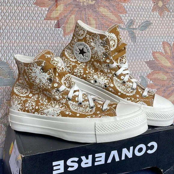 Converse WMNS 572541CCTAS LIFT HIWHEAT/EGRET/BLACK SNEAKERS - PLATFORMS