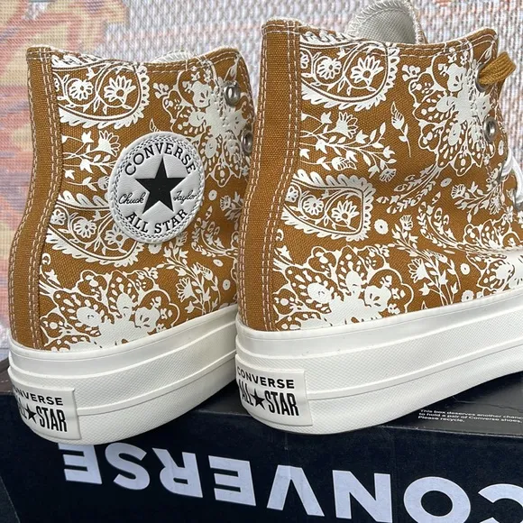 Converse WMNS 572541CCTAS LIFT HIWHEAT/EGRET/BLACK SNEAKERS - PLATFORMS
