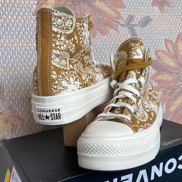 Converse WMNS 572541CCTAS LIFT HIWHEAT/EGRET/BLACK SNEAKERS - PLATFORMS