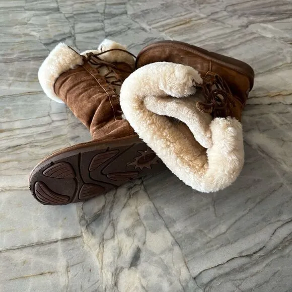 COPY - UGG brown suede and sheepskin snow boots in size 8. Gently worn.