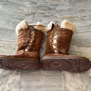 COPY - UGG brown suede and sheepskin snow boots in size 8. Gently worn.