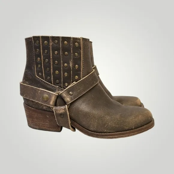 CORRAL Boots Womens‎ Size 9.5M Harness and Studs Ankle Leather Distressed