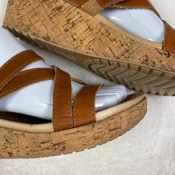 Crocs A-Leigh Mini Leather Wedge Cocoa, size 9‎