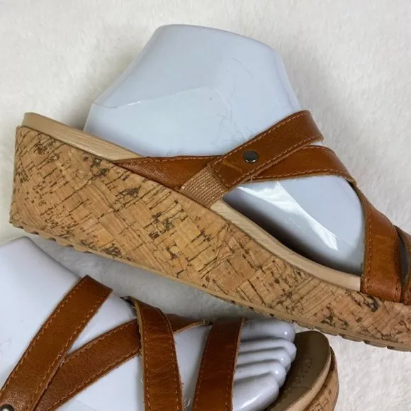 Crocs A-Leigh Mini Leather Wedge Cocoa, size 9‎