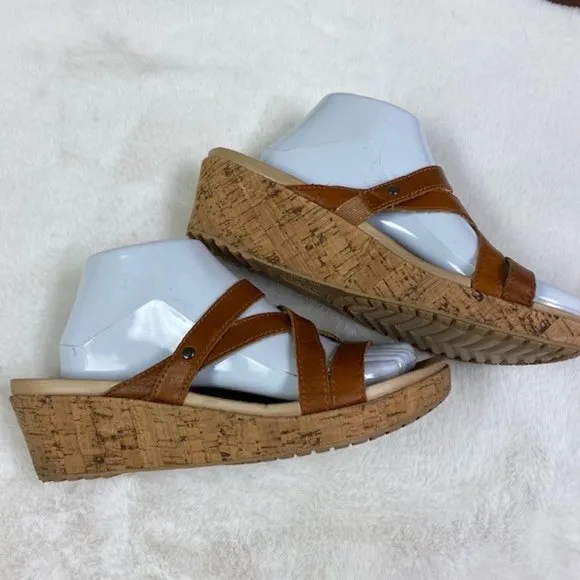 Crocs A-Leigh Mini Leather Wedge Cocoa, size 9‎