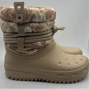 Crocs Classic Neo Puff Luxe Boots Winter Snow Chai / White Women’s Size 6 NEW