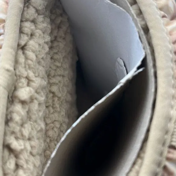 Crocs Classic Neo Puff Luxe Boots Winter Snow Chai / White Women’s Size 6 NEW