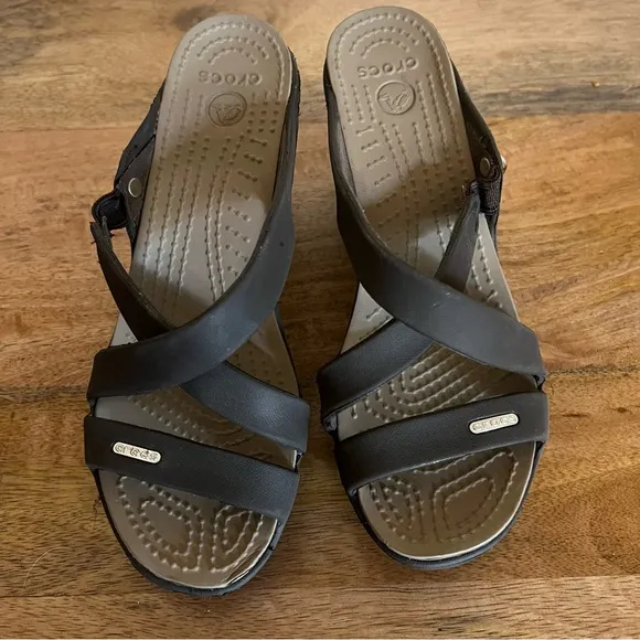 Crocs Womens Cyprus IV Sandal Block Heels Shoes Brown Slip OnCriss Cross Sz 6