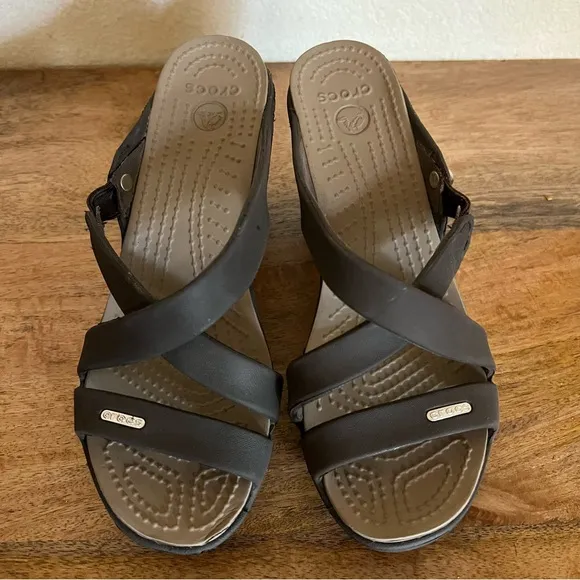 Crocs Womens Cyprus IV Sandal Block Heels Shoes Brown Slip OnCriss Cross Sz 6