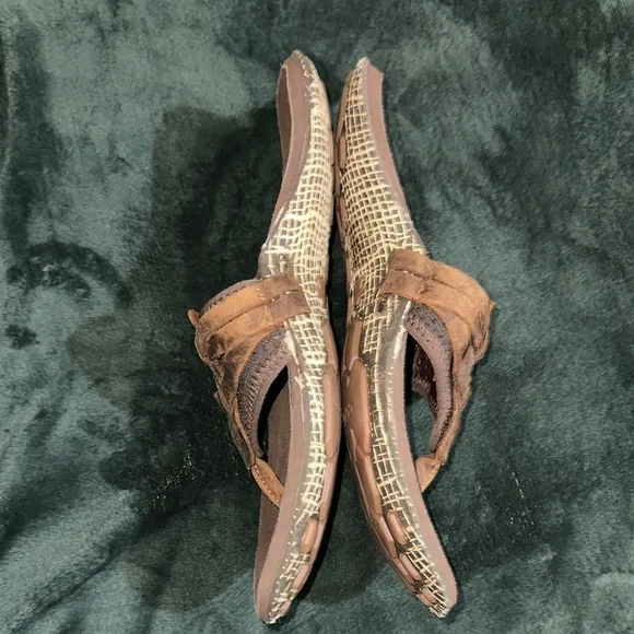 Cushe NWOT Men's Manuka Wrap Color: Old Brown Leather Size 11 Flip Flops