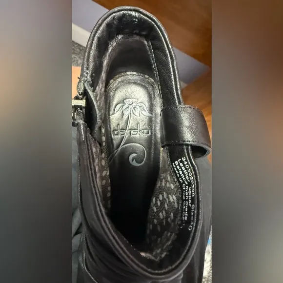 Dansko Buffy black leather ankle boots 40/9.5