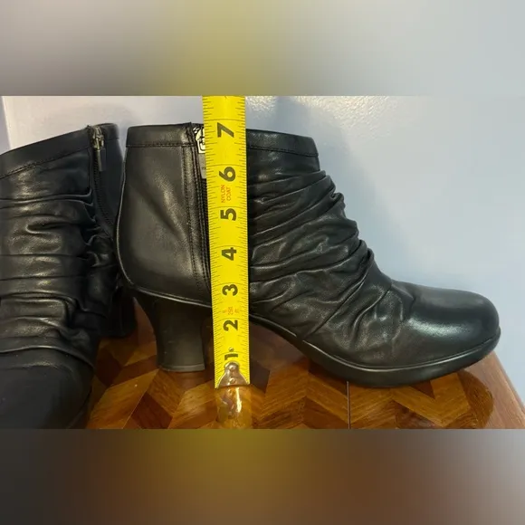 Dansko Buffy black leather ankle boots 40/9.5