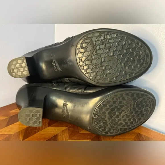 Dansko Buffy black leather ankle boots 40/9.5