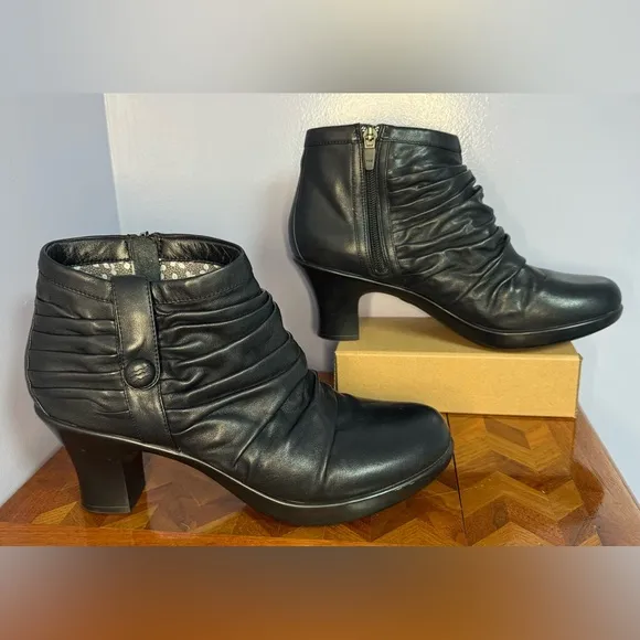 Dansko Buffy black leather ankle boots 40/9.5