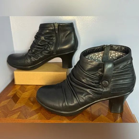 Dansko Buffy black leather ankle boots 40/9.5