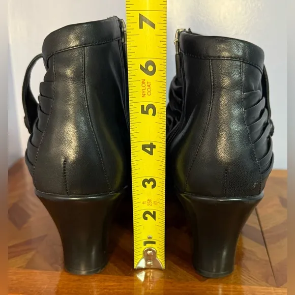 Dansko Buffy black leather ankle boots 40/9.5