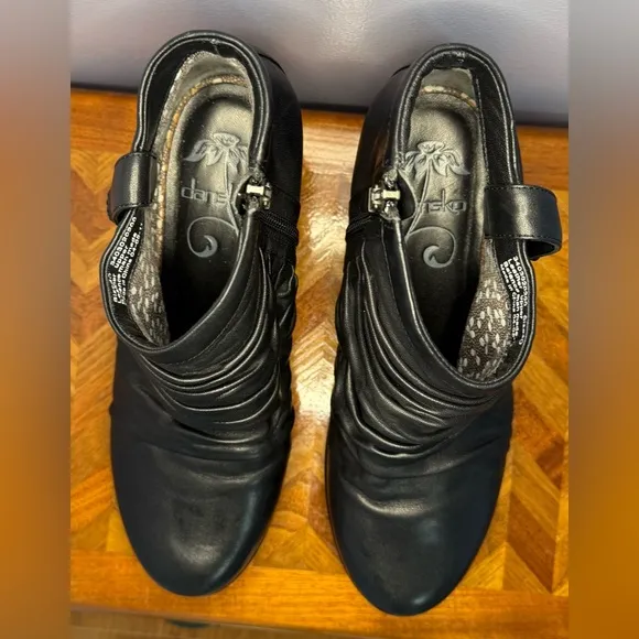Dansko Buffy black leather ankle boots 40/9.5
