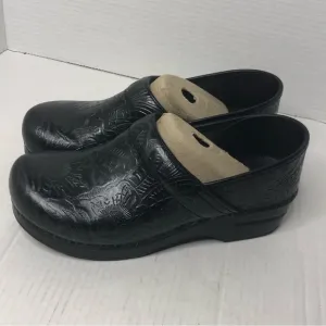 Dansko Clogs Womens 40 US 9.5 - 10 Black Tooled Leather Slip On Comfort Shoes