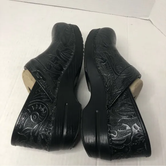 Dansko Clogs Womens 40 US 9.5 - 10 Black Tooled Leather Slip On Comfort Shoes