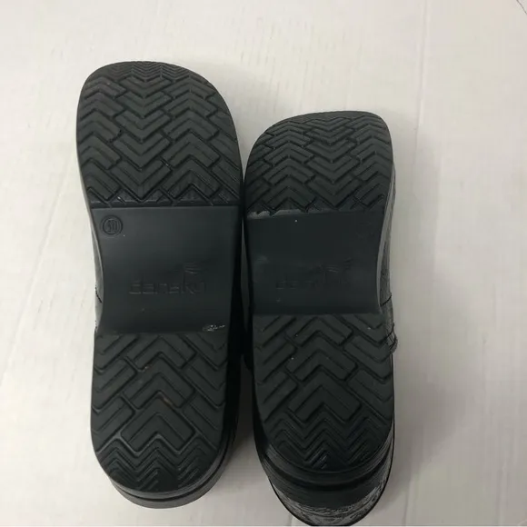 Dansko Clogs Womens 40 US 9.5 - 10 Black Tooled Leather Slip On Comfort Shoes