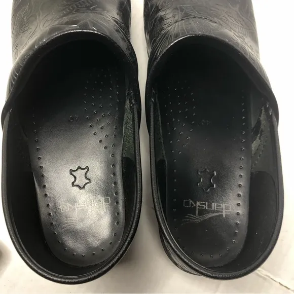 Dansko Clogs Womens 40 US 9.5 - 10 Black Tooled Leather Slip On Comfort Shoes