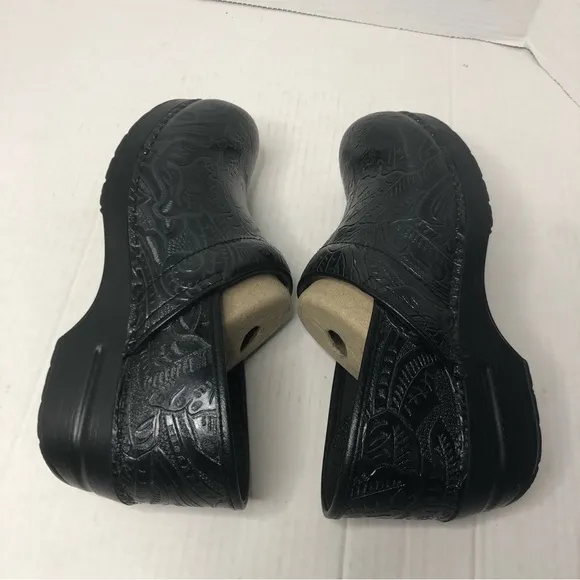 Dansko Clogs Womens 40 US 9.5 - 10 Black Tooled Leather Slip On Comfort Shoes