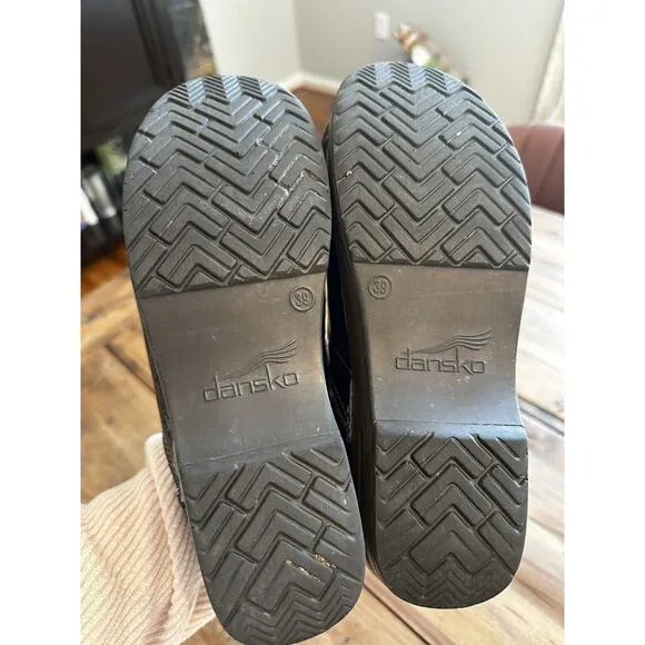 Dansko Embossed Tooled Clogs Slip On Shoes Women’s Size 39 US Size 8.5 Nurse