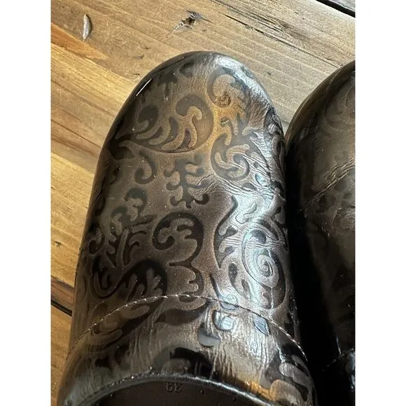 Dansko Embossed Tooled Clogs Slip On Shoes Women’s Size 39 US Size 8.5 Nurse