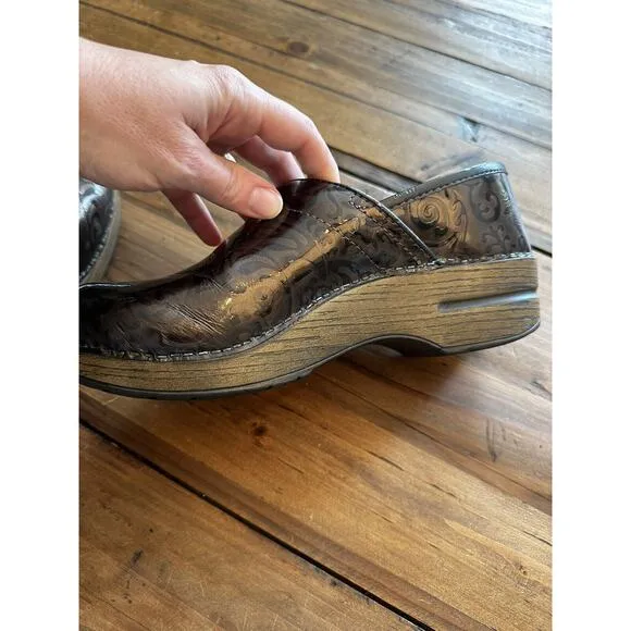 Dansko Embossed Tooled Clogs Slip On Shoes Women’s Size 39 US Size 8.5 Nurse