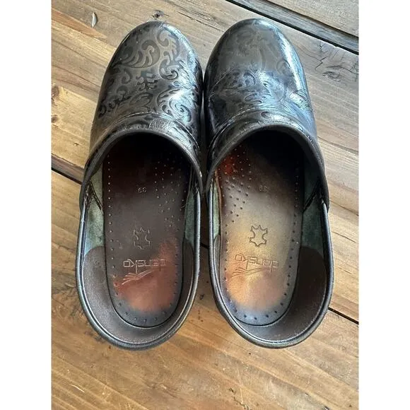 Dansko Embossed Tooled Clogs Slip On Shoes Women’s Size 39 US Size 8.5 Nurse