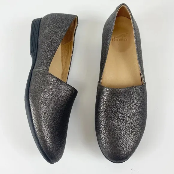 Dansko Larisa Pewter Gray Metallic Leather Flats Womens Size 36  US 6 6.5 Shoes