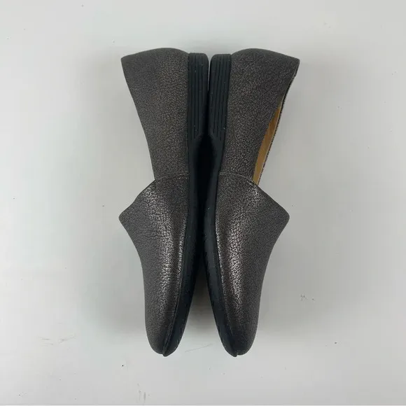 Dansko Larisa Pewter Gray Metallic Leather Flats Womens Size 36  US 6 6.5 Shoes