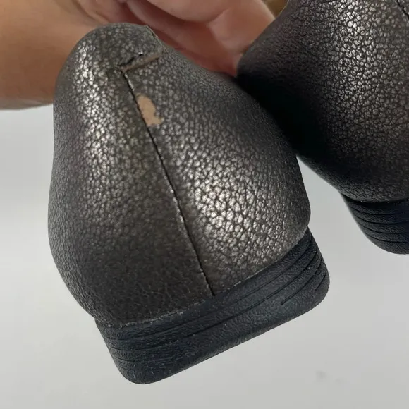 Dansko Larisa Pewter Gray Metallic Leather Flats Womens Size 36  US 6 6.5 Shoes