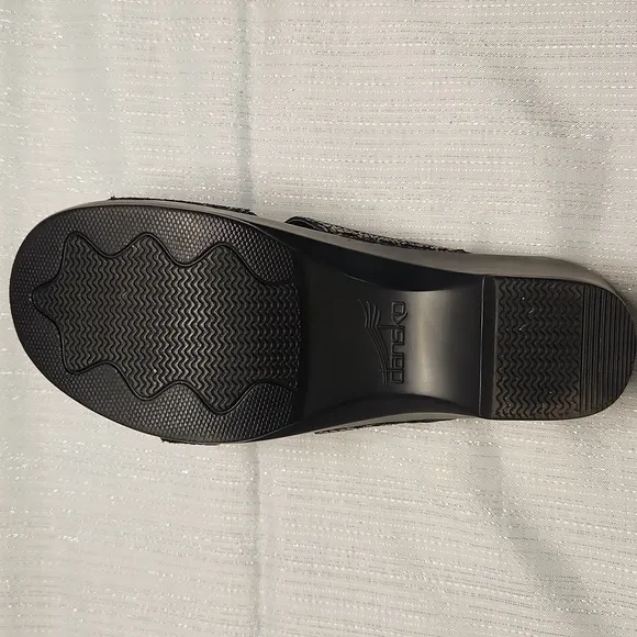 DANSKO SIZE 8 Stylish Black Women's Sandals
