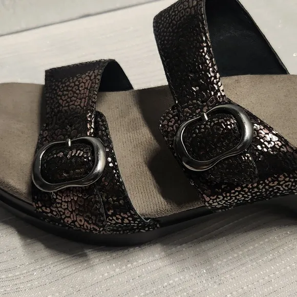 DANSKO SIZE 8 Stylish Black Women's Sandals