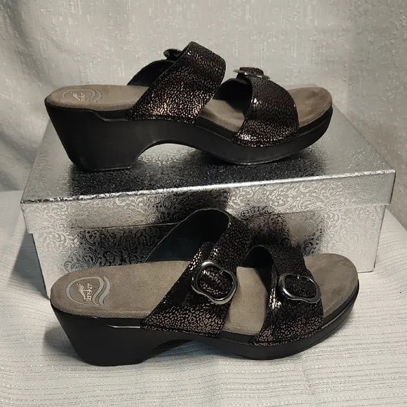 DANSKO SIZE 8 Stylish Black Women's Sandals