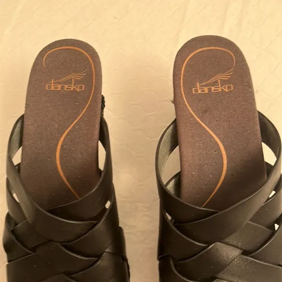 Dansko Tory black strappy heeled cutout wedge sandals size EU 39