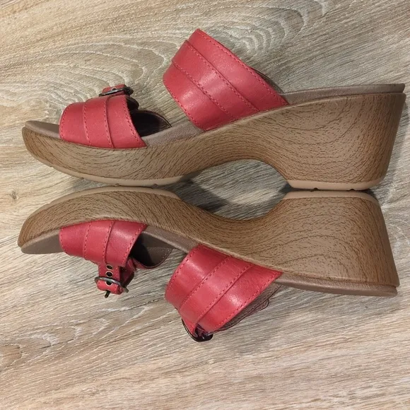 Dansko Women's Red Sandals size 40 Euro (10 US)