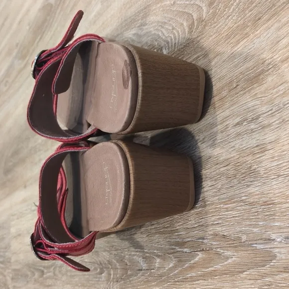 Dansko Women's Red Sandals size 40 Euro (10 US)