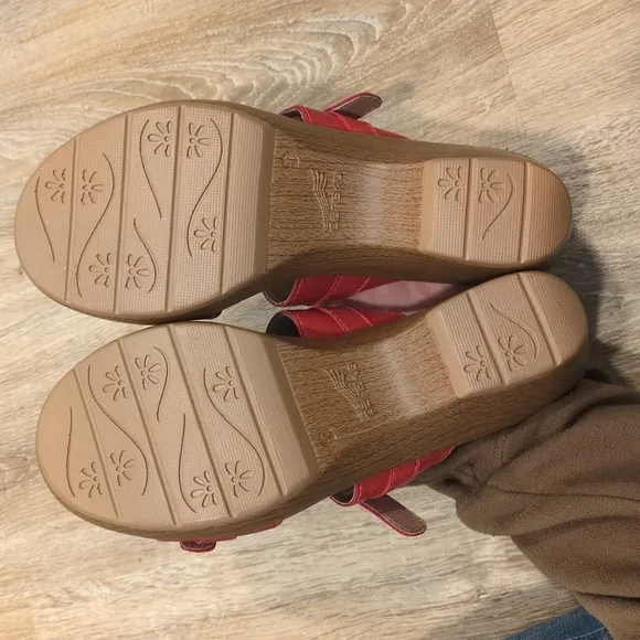 Dansko Women's Red Sandals size 40 Euro (10 US)
